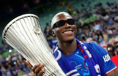 ¿Cómo voy a marcar gol si juego de mediocentro, dijo Moisés Caicedo antes de anotar en la Conference League