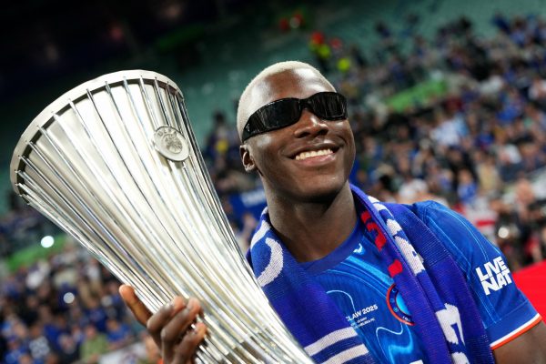 ¿Cómo voy a marcar gol si juego de mediocentro, dijo Moisés Caicedo antes de anotar en la Conference League