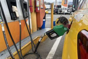 En Portoviejo, al menos el 50% de los taxistas utiliza gasolina. El otro 50% lo combina con el sistema de Gas Licuado de Petróleo.
