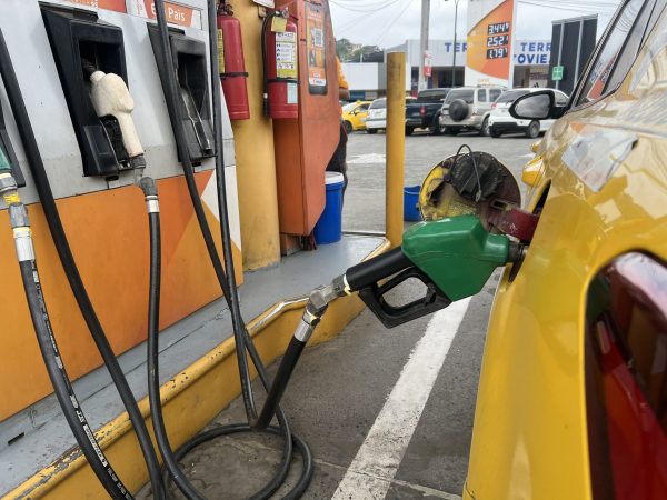 En Portoviejo, al menos el 50% de los taxistas utiliza gasolina. El otro 50% lo combina con el sistema de Gas Licuado de Petróleo.