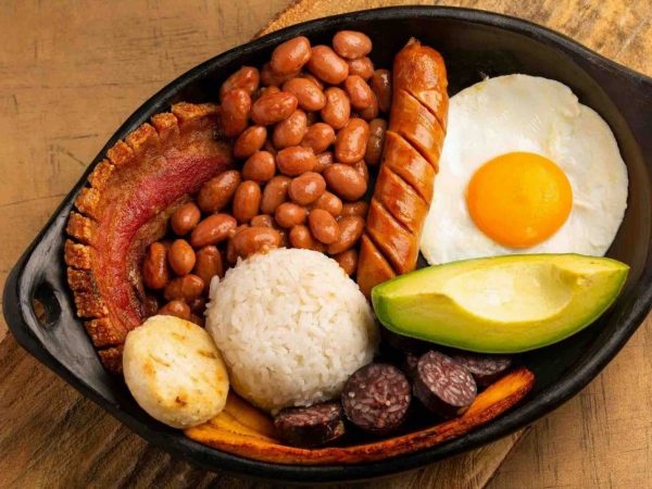 ¡Con puro sabor colombiano! Sigue este paso a paso para preparar una deliciosa bandeja paisa