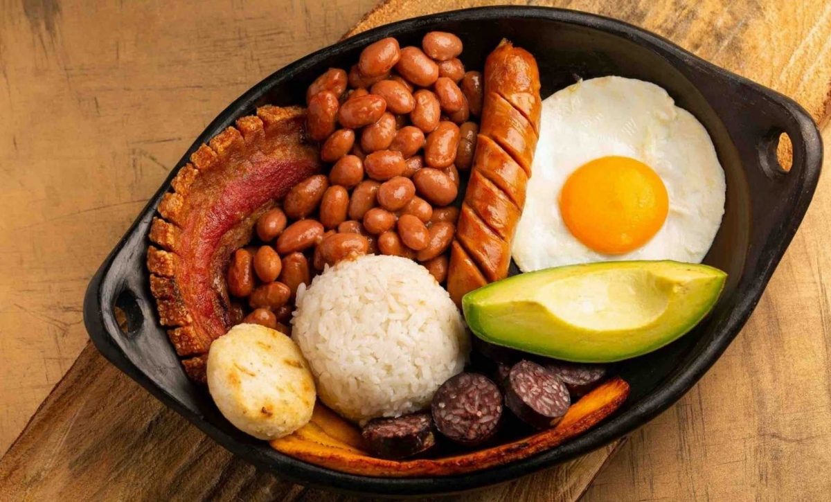 ¡Con puro sabor colombiano! Sigue este paso a paso para preparar una deliciosa bandeja paisa