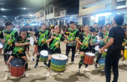 Con un colorido desfile Chone abrió sus fiestas de cantonización.