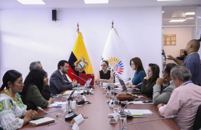 Concejala de Balzar denuncia afectaciones por atentados químicos en escuelas