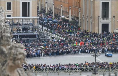 Concluye la capilla ardiente del papa Francisco tras recibir a miles de fieles