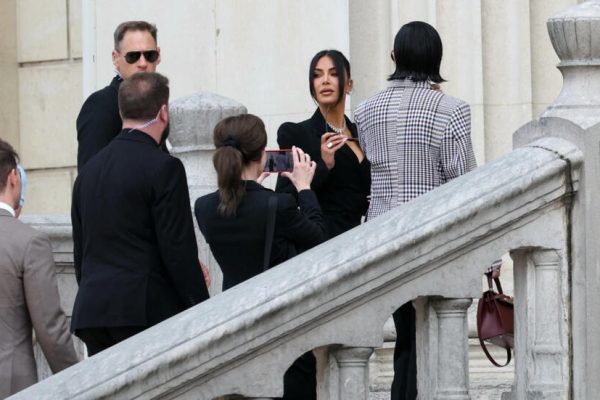 Condenan a ocho hombres por el millonario robo a Kim Kardashian
