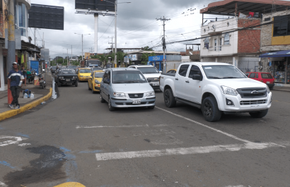 Congestión vehicular marca el inicio de semana en Portoviejo