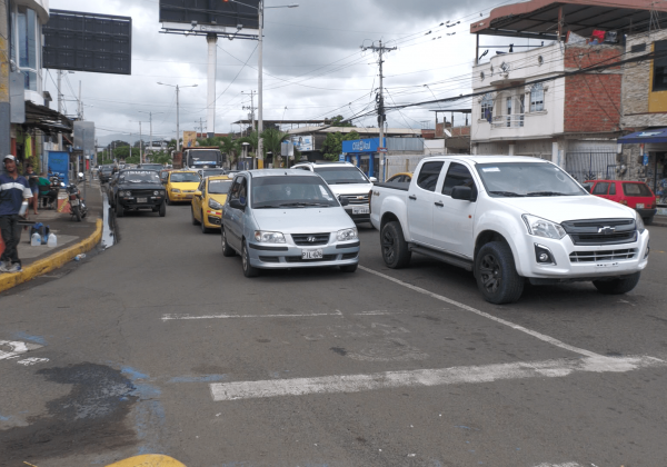 Congestión vehicular marca el inicio de semana en Portoviejo