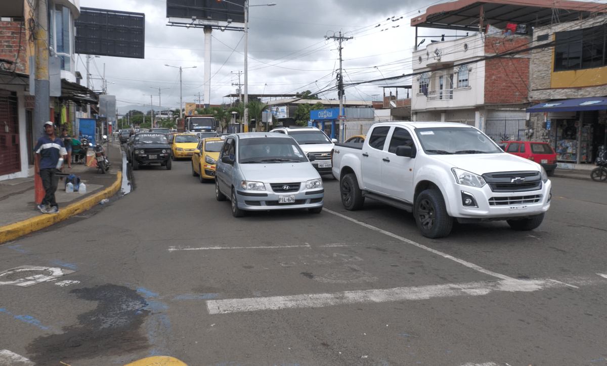 Congestión vehicular marca el inicio de semana en Portoviejo