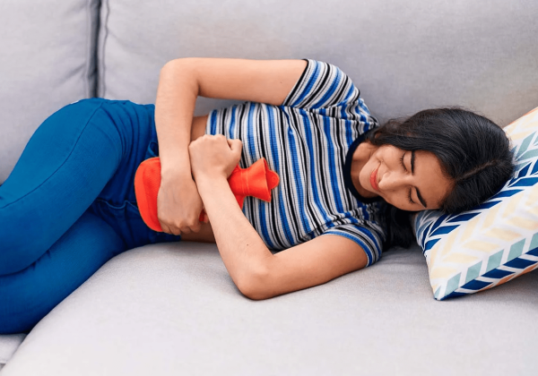Conozca cómo reducir los cólicos menstruales previo al periodo