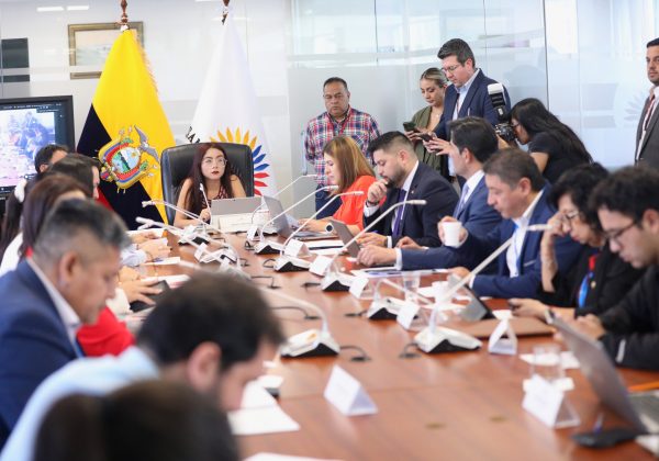 Contraloría anuncia exámenes a GAD por regalías de venta de energía eléctrica