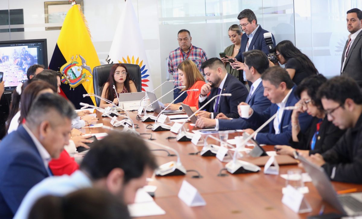 Contraloría anuncia exámenes a GAD por regalías de venta de energía eléctrica