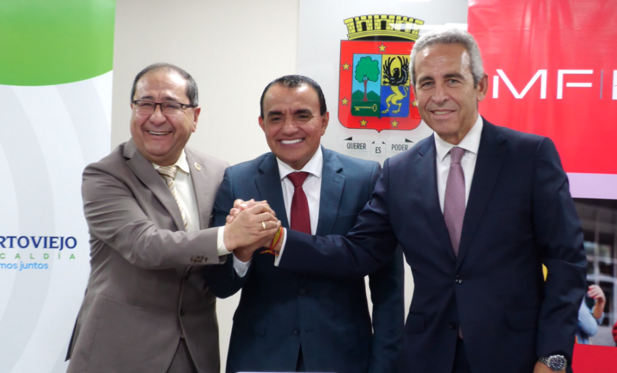 Convenio educativo otorga más de 50 becas en Portoviejo para impulsar maestrías y desarrollo local