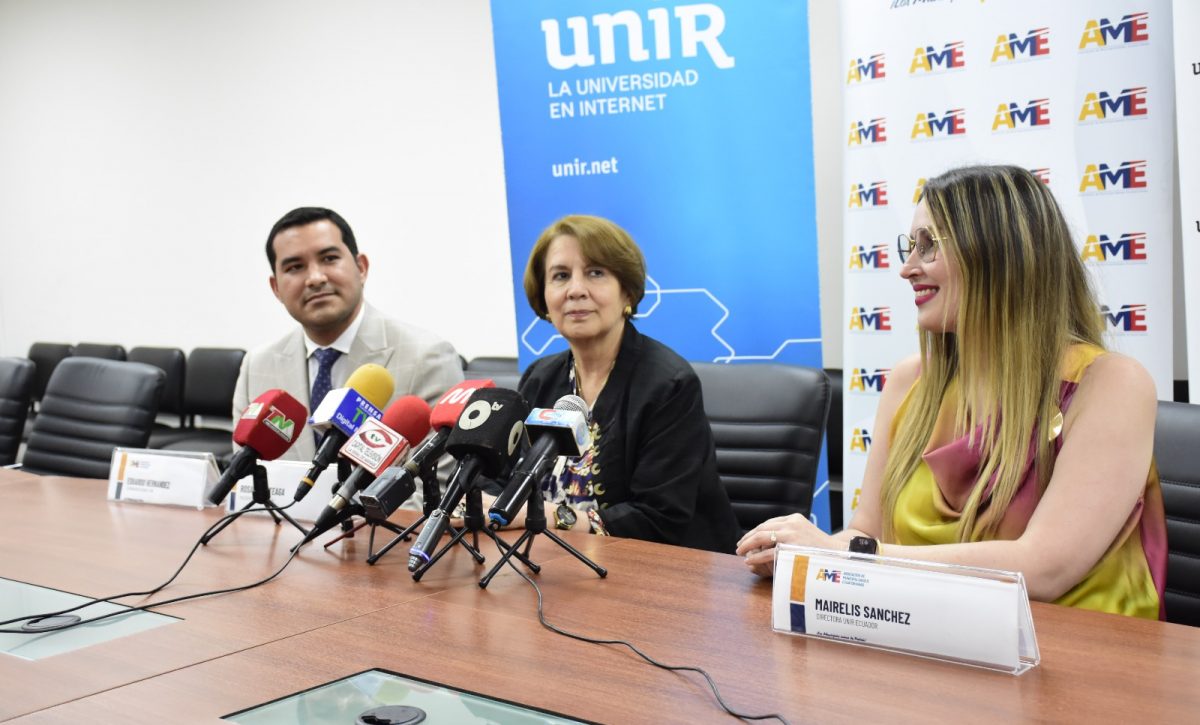Convenio entre UNIR y AME impulsa becas y capacitación en Manabí