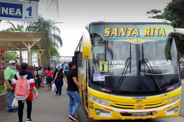 Cooperativa de buses en Babahoyo suspende operaciones tras amenazas de extorsionadores