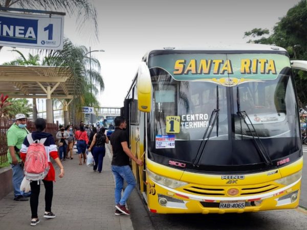 Cooperativa de buses en Babahoyo suspende operaciones tras amenazas de extorsionadores