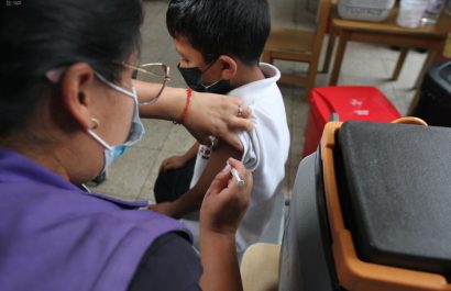 Coordinación interinstitucional impulsa vacunación contra tosferina en Manabí