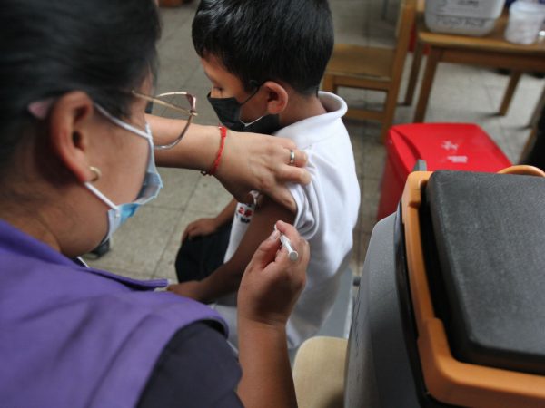 Coordinación interinstitucional impulsa vacunación contra tosferina en Manabí