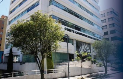 Corte Constitucional de Ecuador suspendió provisionalmente la conversión obligatoria de cooperativas a bancos