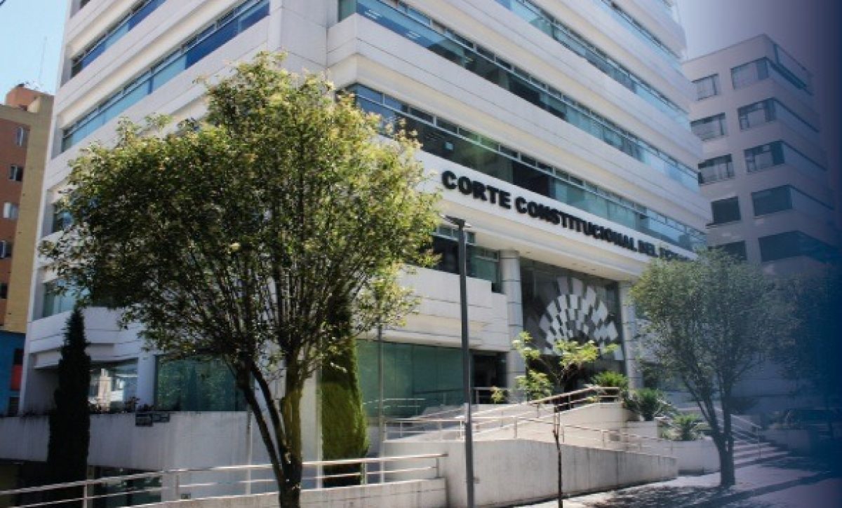Corte Constitucional de Ecuador suspendió provisionalmente la conversión obligatoria de cooperativas a bancos