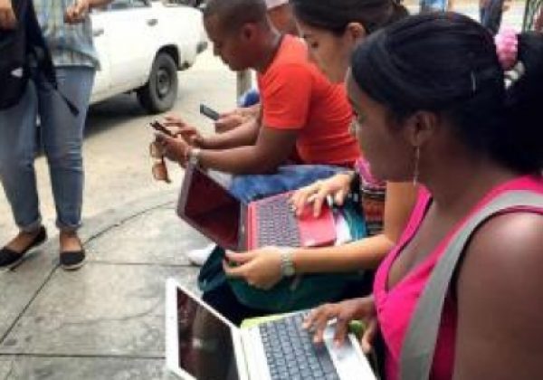 Crece el malestar estudiantil en Cuba por nuevas medidas de ETECSA.