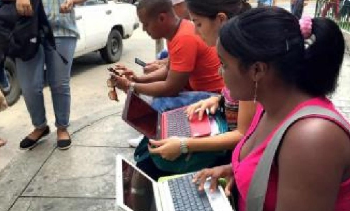 Crece el malestar estudiantil en Cuba por nuevas medidas de ETECSA.