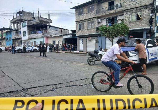 Crimen frente a escuela en Quevedo asesinan a un hombre, con siete disparos