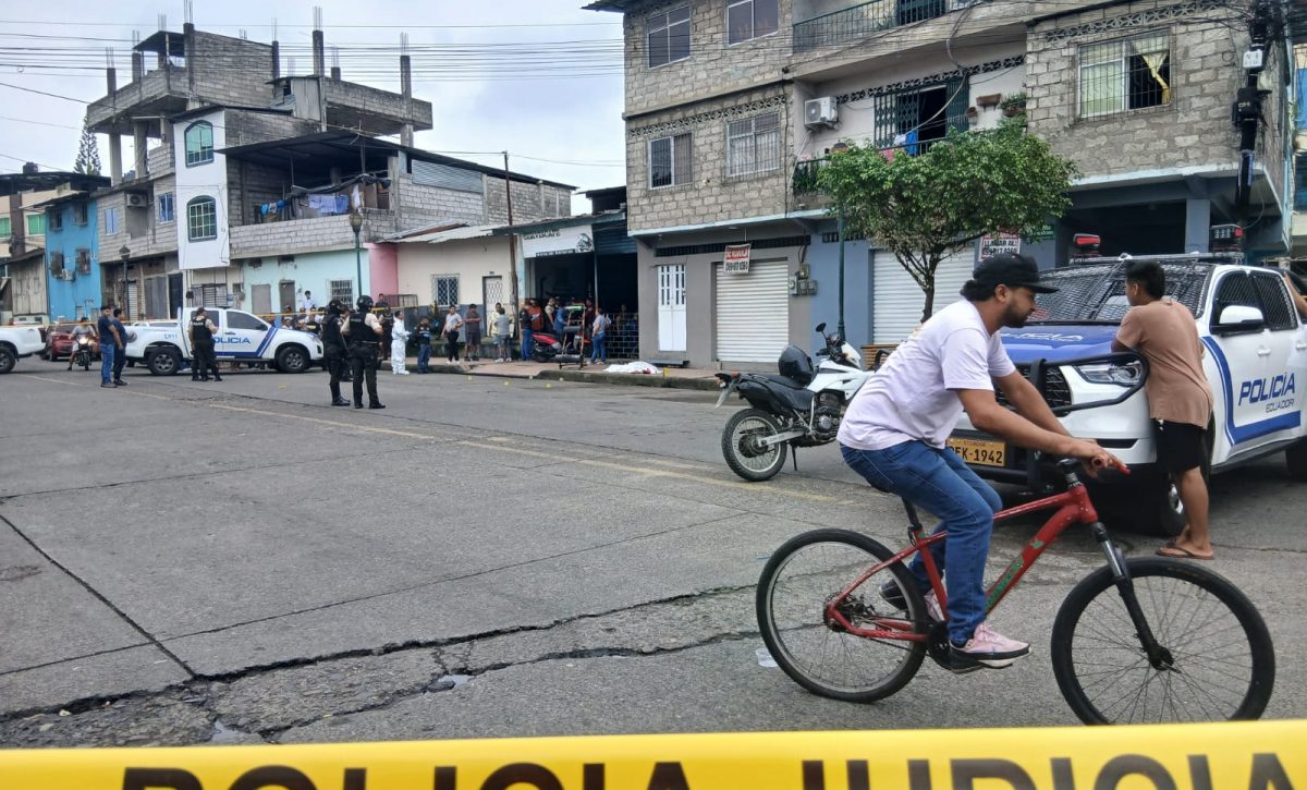 Crimen frente a escuela en Quevedo asesinan a un hombre, con siete disparos