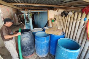 Crisis de agua en calle Chimborazo por deslizamiento activo en Portoviejo