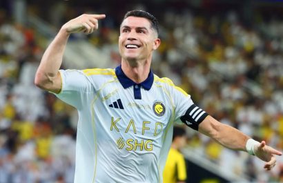 Cristiano Ronaldo al renovar su contrato con Al Nassr se convirtió en el primer futbolista multimillonario en la historia.