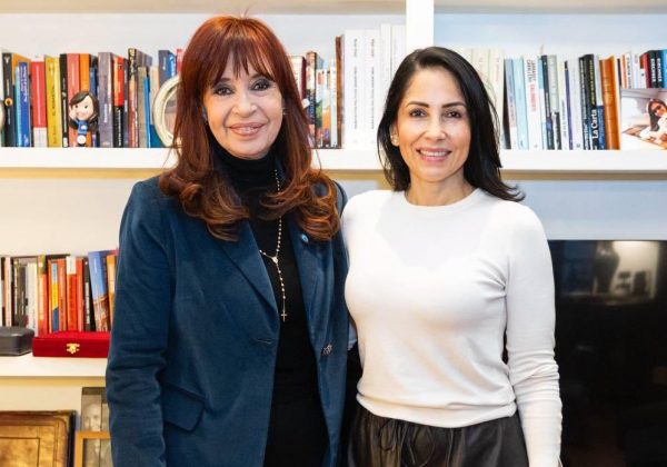 Cristina fernández denuncia un operativo policial ilegal en su casa y acusa a Bullrich de provocación