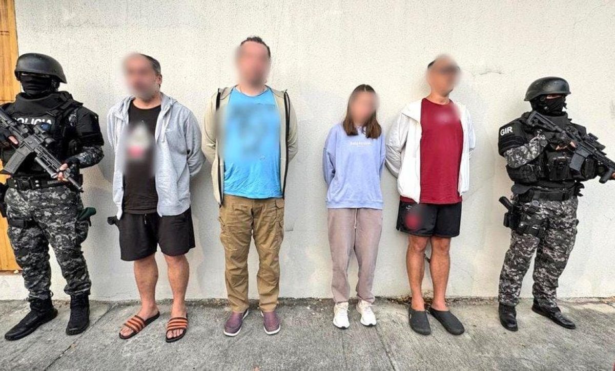 Cuatro extranjeros detenidos por posesión de armas y explosivos en Guayas