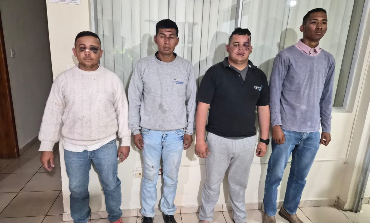 Cuatro militares retenidos en Pinsaquí durante el paro nacional de la Conaie.