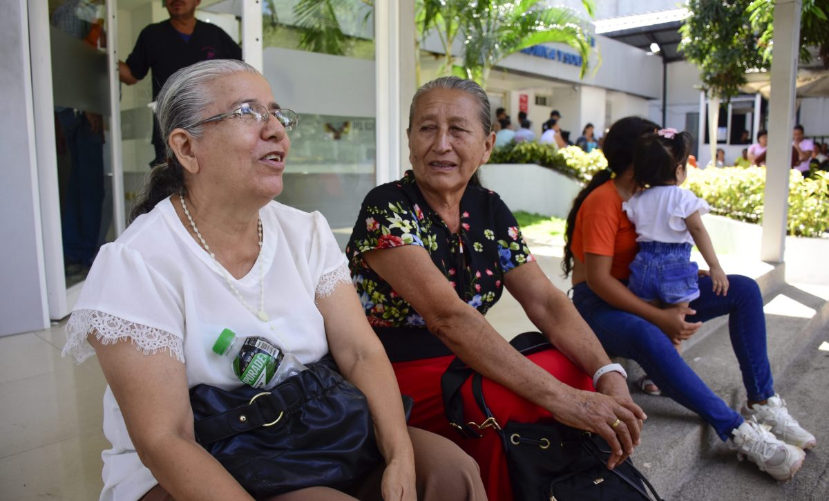 Dolores Cobeña es una damnificada y llegó al MIES  consultar por el beneficio,