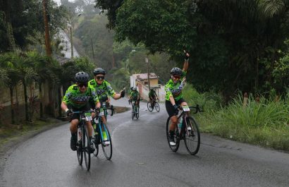 Los ciclistas se alistan para el Gran Fondo de New York.