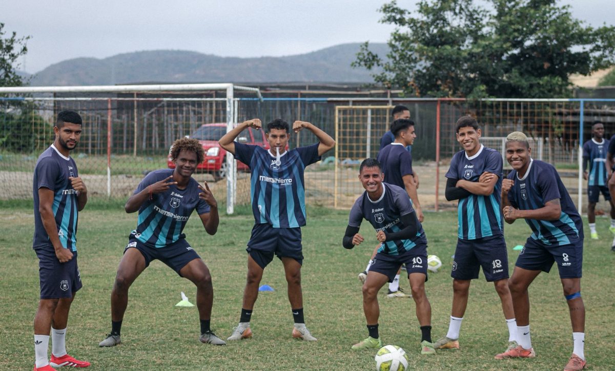 Jugadores de Juventud Italiana durante un entrenamiento