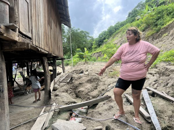 Maritza Mendoza asegura que su casa ha cedido más en este invierno.