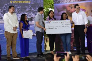 Daniel Noboa anuncia en Portoviejo ampliación de créditos para emprendedores del MIES