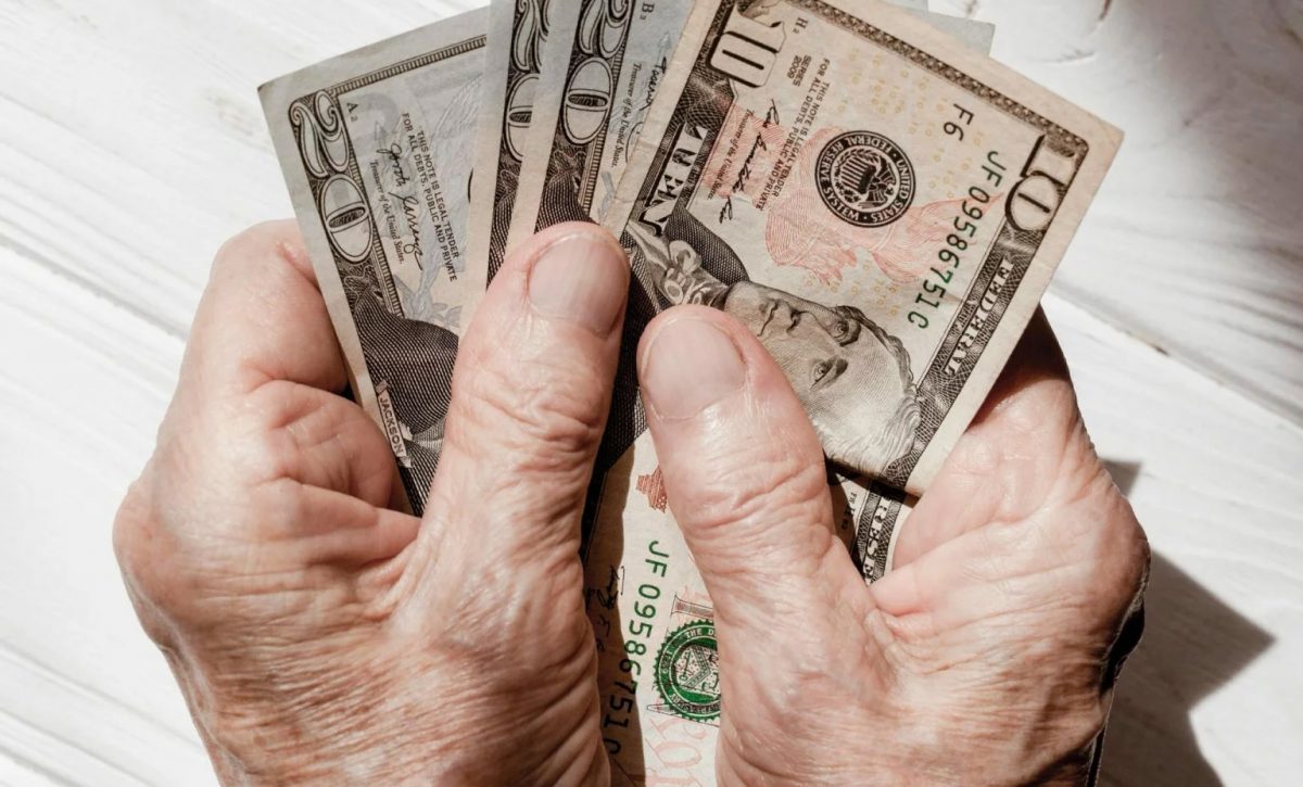 Daniel Noboa dispone que se acrediten 60 millones de dolares para la devolucion del IVA a adultos mayores y personas con discapacidad