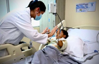 Daniel Noboa expide Reglamento de Carrera Sanitaria para regular profesionales de salud