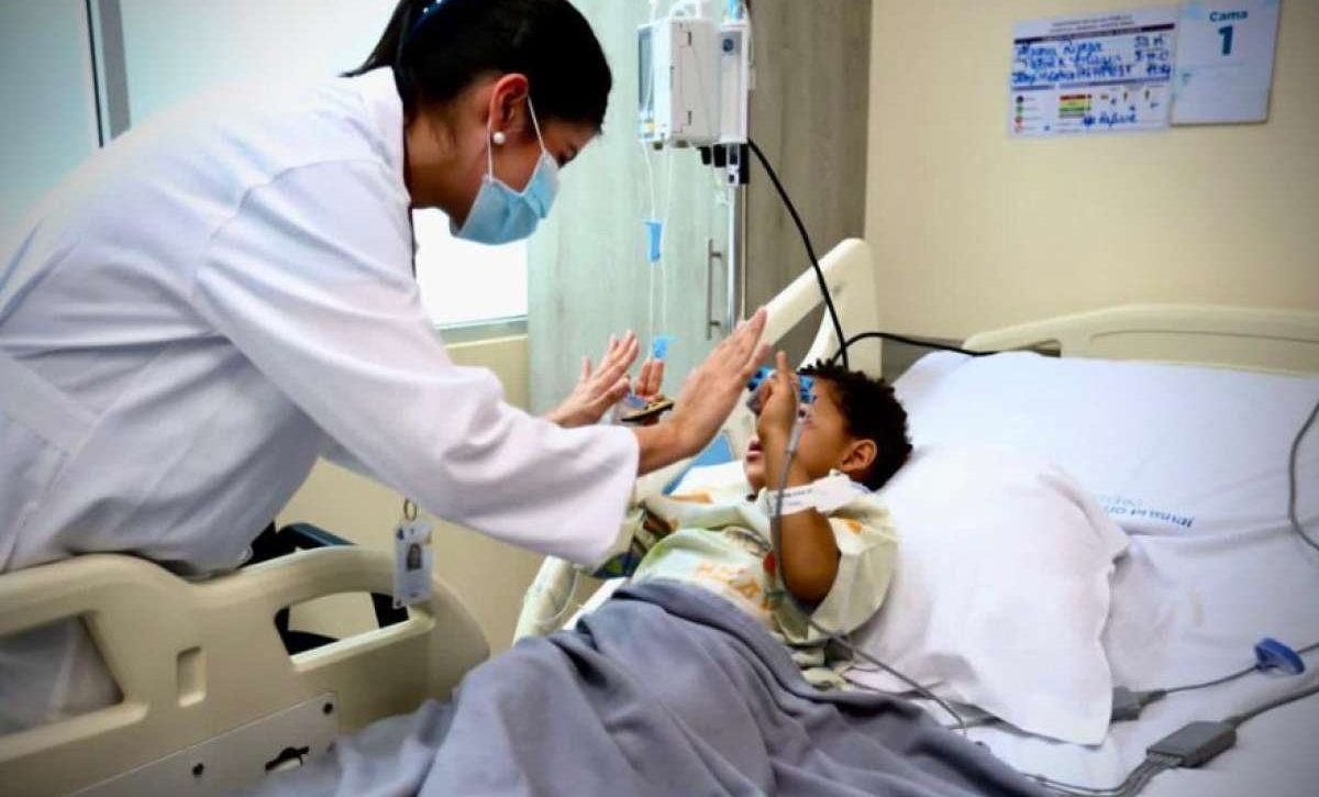 Daniel Noboa expide Reglamento de Carrera Sanitaria para regular profesionales de salud