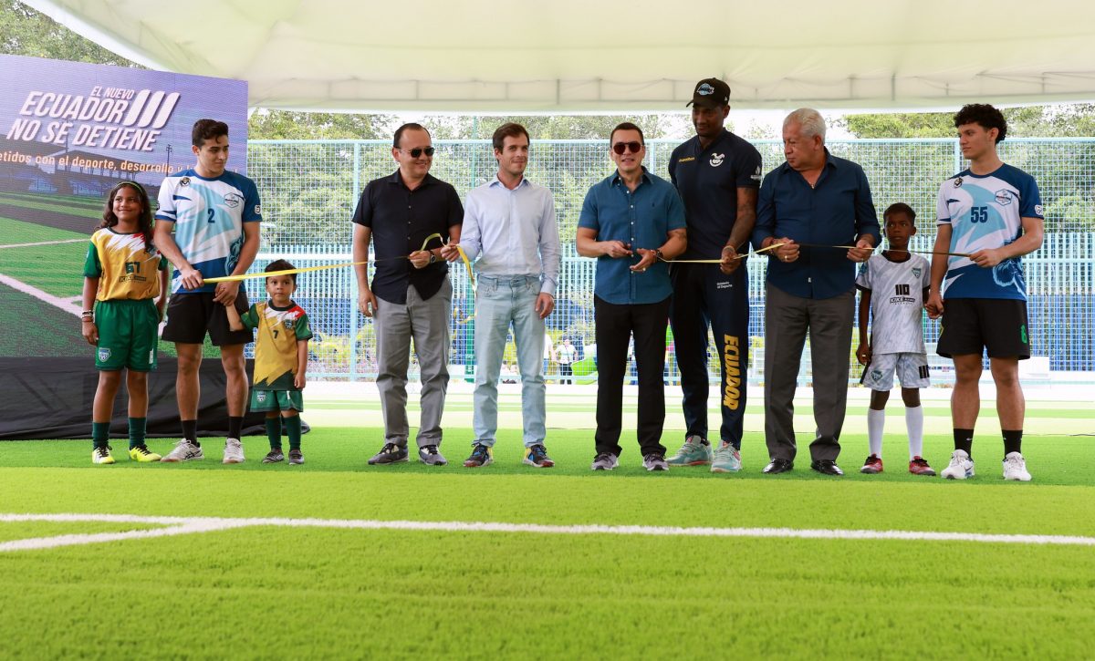 Daniel Noboa inauguró centro deportivo y cultural en la comuna ancestral Bajo Alto, en la provincia de El Oro