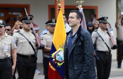 Daniel Noboa llega a Otavalo en medio del tercer día del paro nacional y fuerte resguardo militar