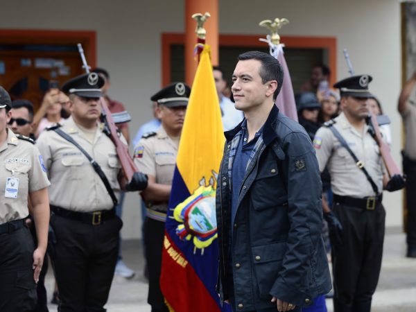 Daniel Noboa llega a Otavalo en medio del tercer día del paro nacional y fuerte resguardo militar