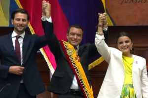 El presidente Daniel Noboa, junto a la vicepresidenta María José Pinto, y el presidente de la Asamblea, Niels Olsen.