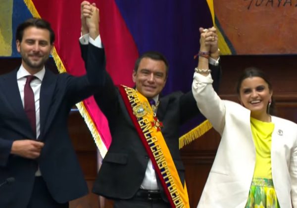 El presidente Daniel Noboa, junto a la vicepresidenta María José Pinto, y el presidente de la Asamblea, Niels Olsen.