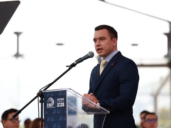 Daniel Noboa plantea focalizar subsidio al diésel y proteger a transportistas y pescadores