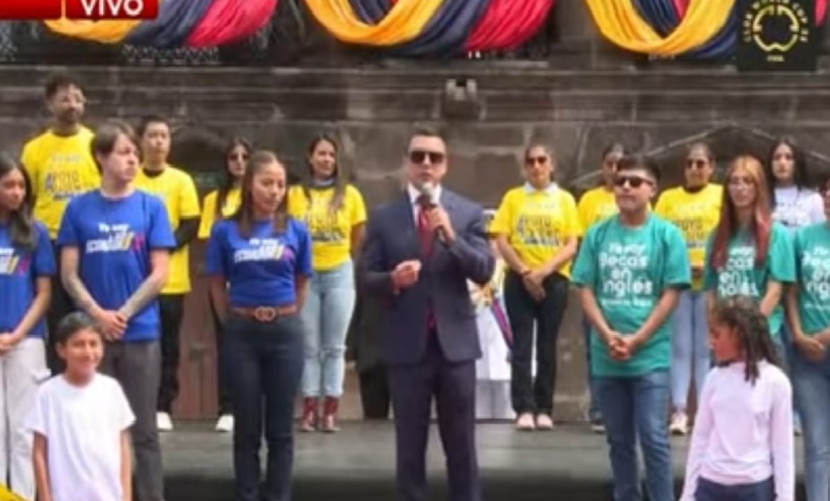 El presidente Daniel Noboa dirigió unas palabras, previo a su traslado a la Asamblea Nacional.