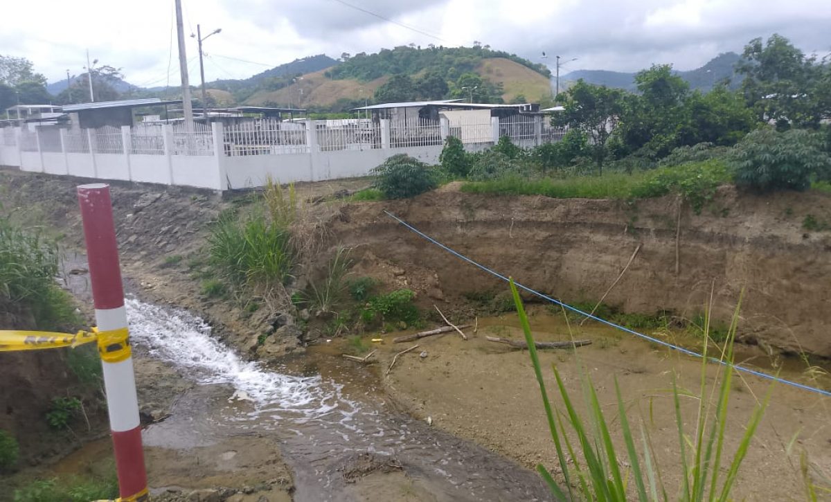 Daños por lluvias en Portoviejo afectan vía a Maconta y áreas recreativas