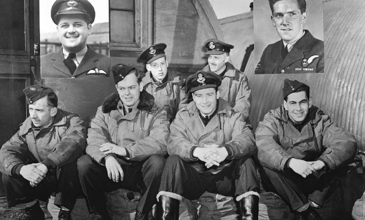 David Ernest Hornell, piloto canadiense de la Real Fuerza Aérea Canadiense (RCAF), fue condecorado póstumamente con la Cruz Victoria por su heroísmo